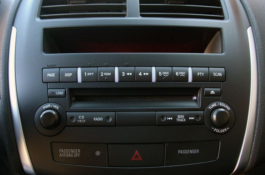  Mitsubishi Outlander Sport 2011 года  (фото 17 из 49)